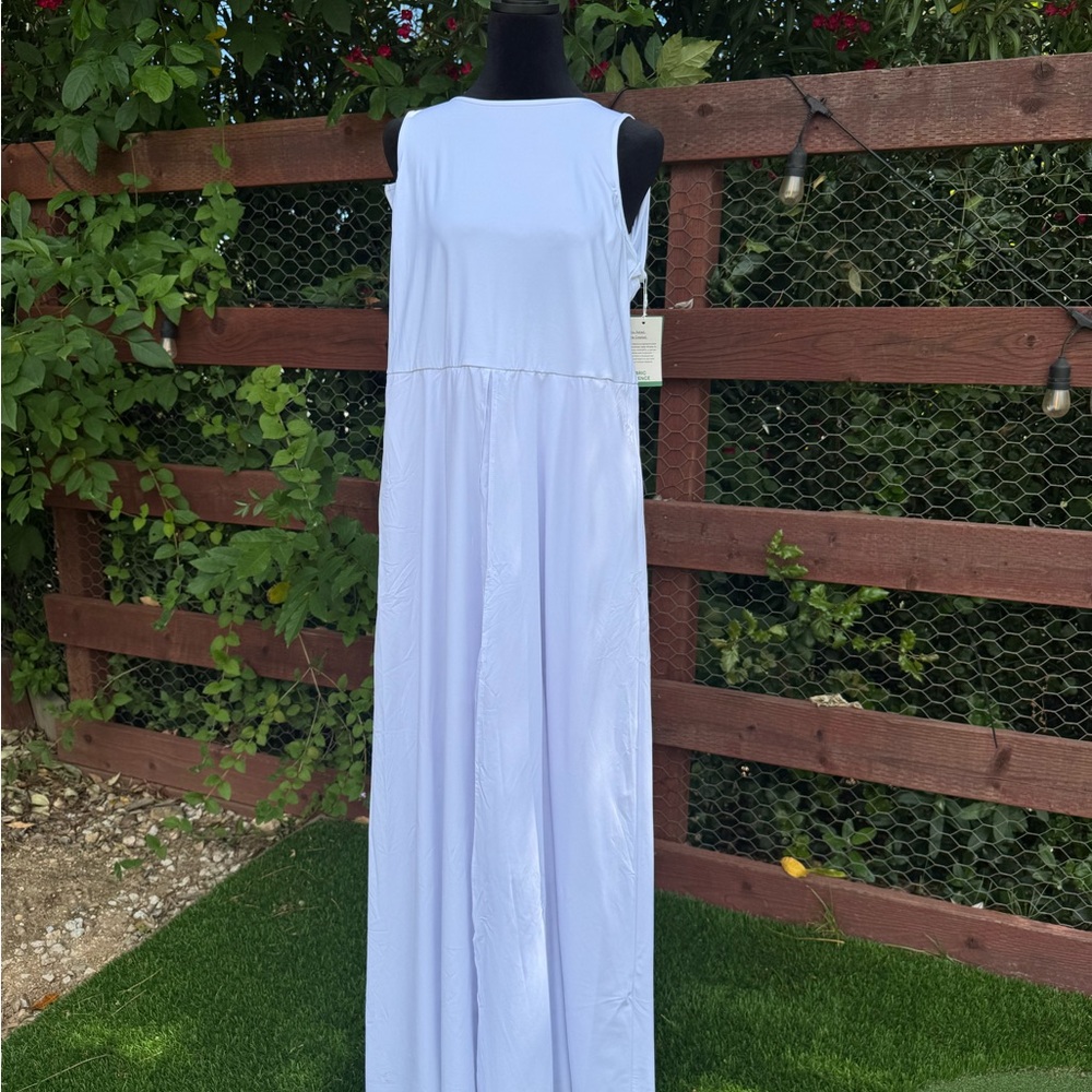 HALARA White Active Dress with pants and pockets